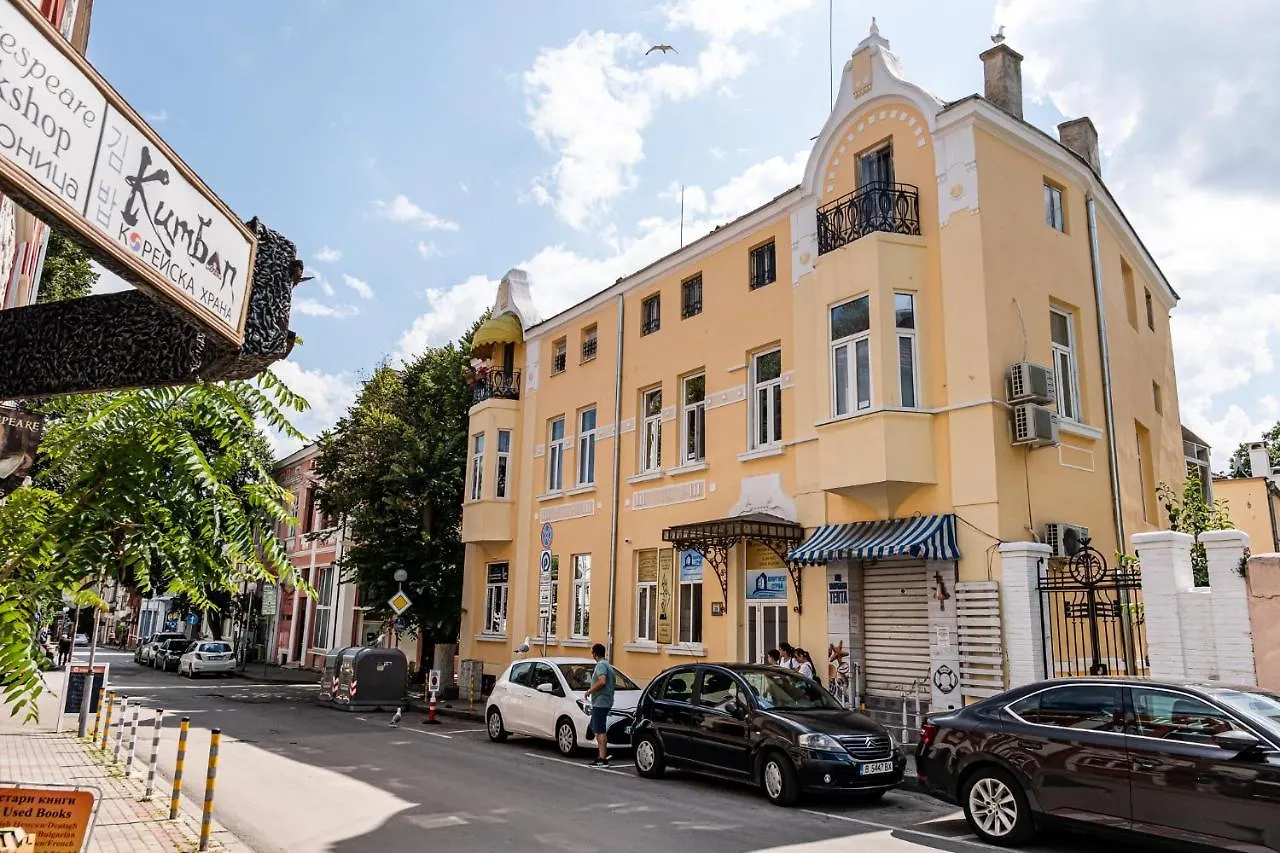 Aristocratic 2Bdrm Central Apartment Varna