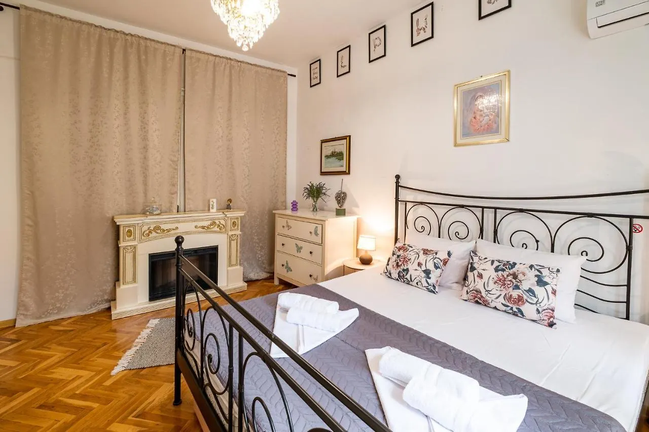 Aristocratic 2Bdrm Central Apartment Varna