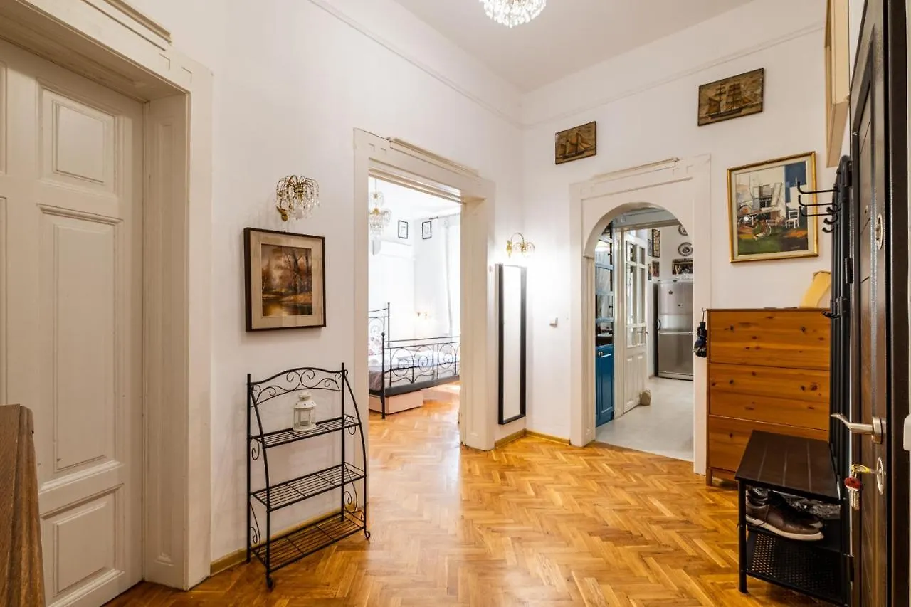 Aristocratic 2Bdrm Central Apartment Varna
