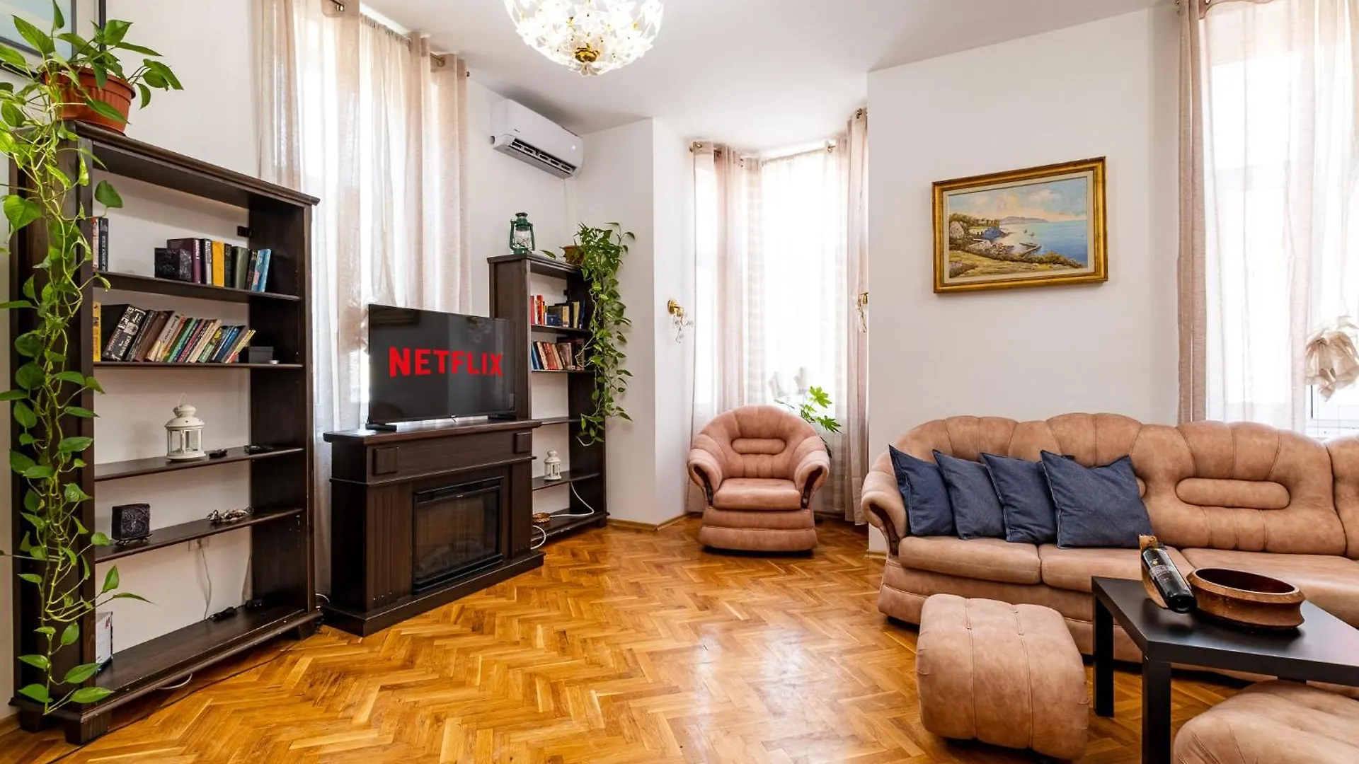 Aristocratic 2Bdrm Central Apartment Varna 0*,