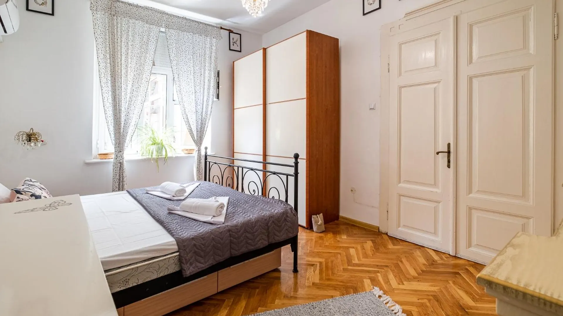 Aristocratic 2Bdrm Central Apartment Varna 0*,  Bulharsko
